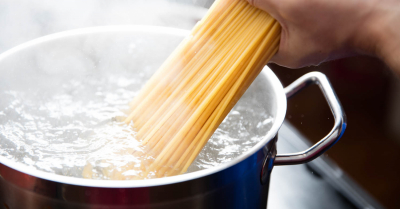 Reaproveite a água de cozimento do macarrão!