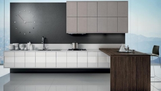 Cozinha Branca com detalhes em Nude Trama e Mesa Ebony